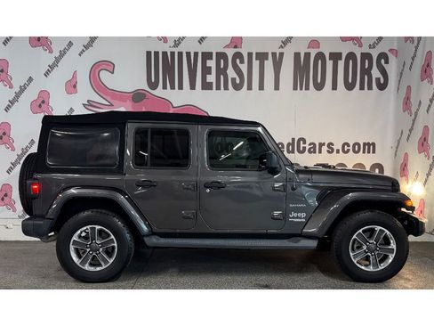 Used 2018 Jeep Wrangler Unlimited Sahara image 9