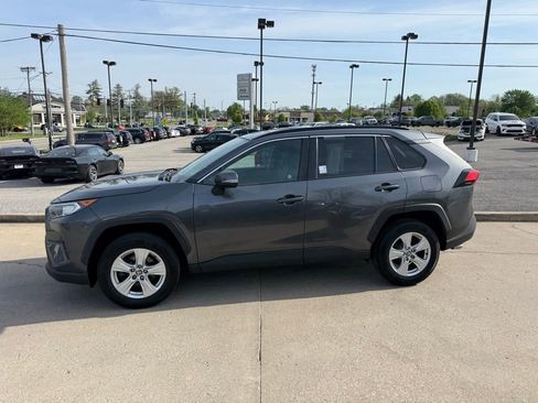 Used 2021 Toyota RAV4 XLE image 9
