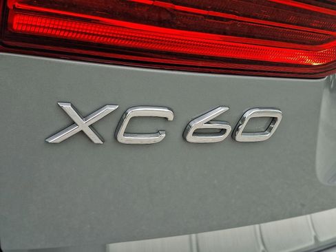 Certified 2024 Volvo XC60 B5 Plus w/ Climate Package AWD/4WD image 29