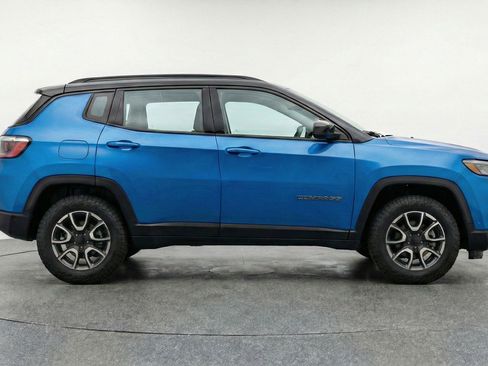 Used 2025 Jeep Compass Trailhawk AWD/4WD image 11