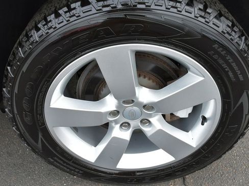 Used 2024 Land Rover Defender 90 X-Dynamic SE image 13