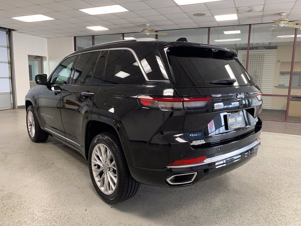 Certified 2023 Jeep Grand Cherokee Summit w/ Advanced Protech Group IV AWD/4WD image 4