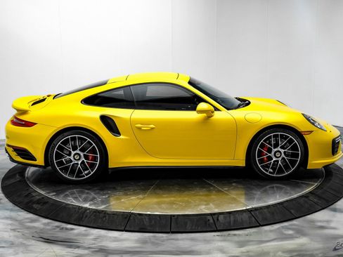 Used 2018 Porsche 911 Turbo S image 21