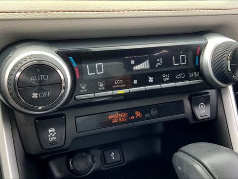 Used 2021 Toyota RAV4 XLE FWD image 36