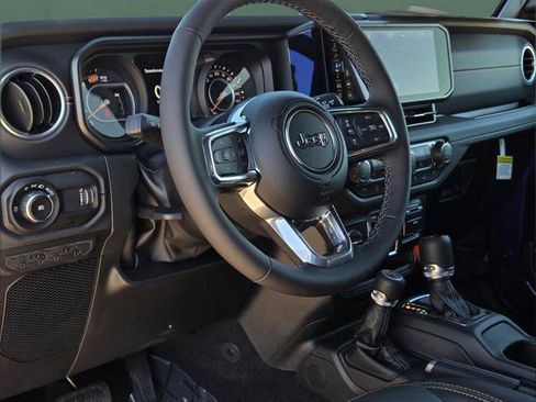 New 2026 Jeep Wrangler Unlimited Sahara AWD/4WD image 18