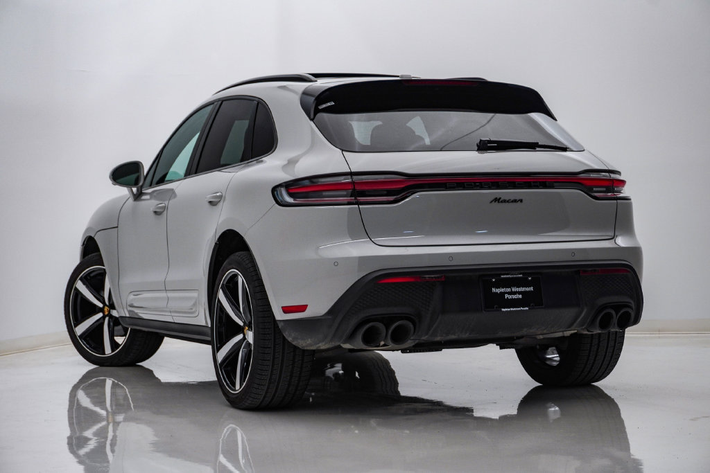 Certified 2026 Porsche Macan AWD/4WD image 3
