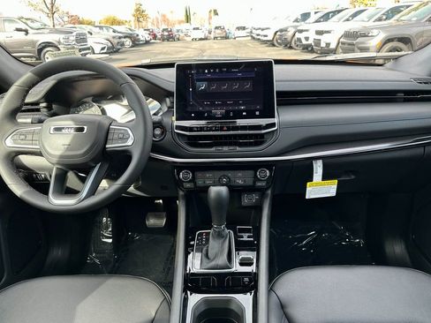 New 2026 Jeep Compass Latitude image 17