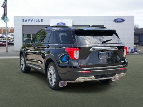 Used 2023 Ford Explorer XLT w/ Equipment Group 202A AWD/4WD image 4