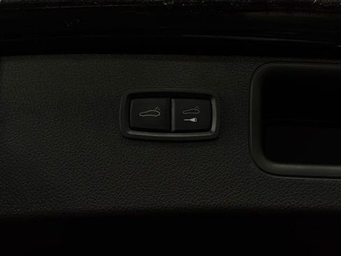 Used 2024 Porsche Macan Base image 13