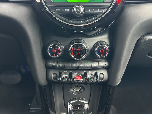 Used 2021 MINI Cooper 2-Door Hardtop image 20