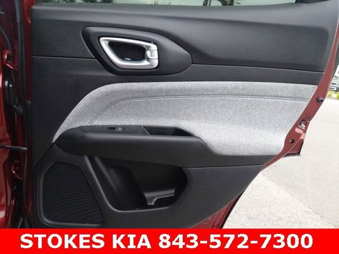 Used 2022 Jeep Compass Latitude image 27