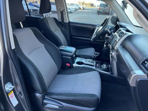 Used 2017 Toyota 4Runner SR5 AWD/4WD image 24