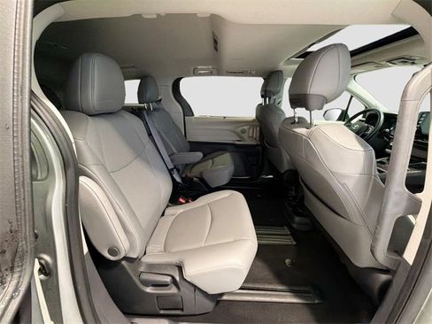 Certified 2024 Toyota Sienna XLE image 21