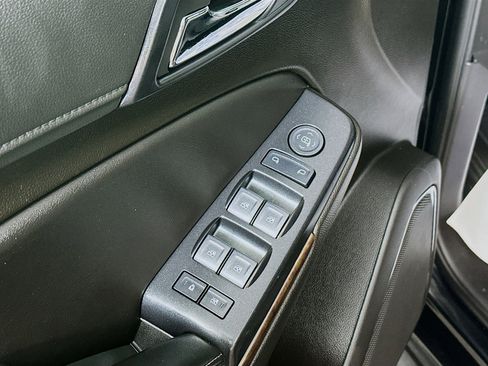 Used 2018 Chevrolet Suburban LS RWD image 17