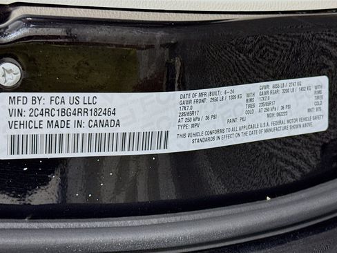 Used 2024 Chrysler Pacifica Touring-L FWD image 38