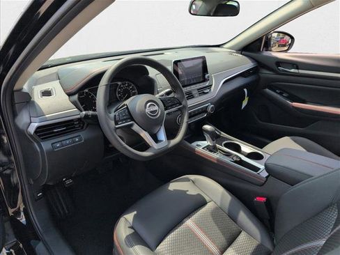 New 2025 Nissan Altima 2.5 SR image 9