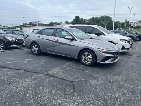 Certified 2026 Hyundai Elantra SE FWD image 1