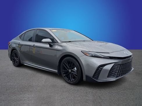 Used 2025 Toyota Camry SE FWD image 3