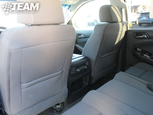 Used 2016 Chevrolet Suburban LS image 19
