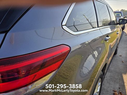 Used 2019 Toyota Highlander Limited FWD image 10