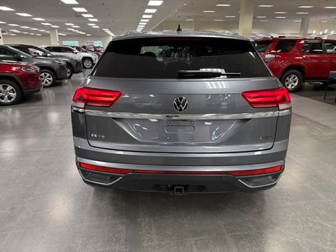 Used 2023 Volkswagen Atlas Cross Sport SE w/ Black Wheel Package AWD/4WD image 6