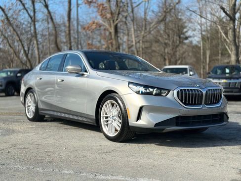 Certified 2024 BMW 530i xDrive 530i xDrive w/ Premium Package image 8