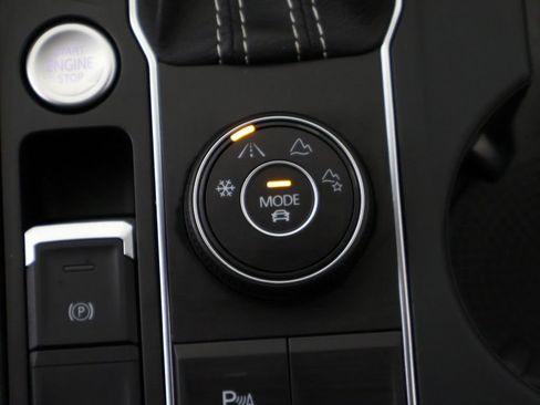 Used 2021 Volkswagen Atlas Cross Sport SE w/ Panoramic Sunroof Package AWD/4WD image 51