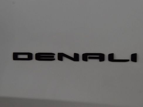 Used 2024 GMC Yukon XL Denali AWD/4WD image 17
