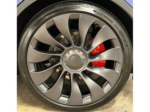 Used 2024 Tesla Model Y Performance image 11