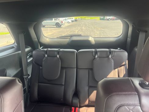 Used 2025 Ford Explorer Platinum w/ LUX Leather Package AWD/4WD image 27