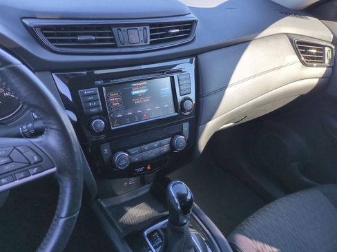 Used 2018 Nissan Rogue SV w/ Premium Package image 29