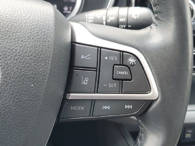 Used 2022 Toyota Highlander XLE AWD/4WD image 24