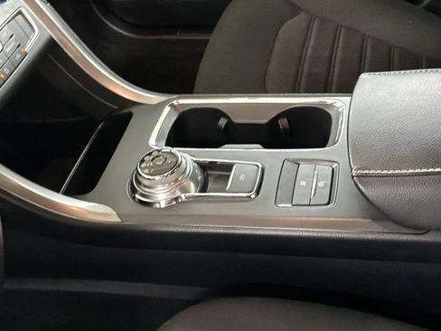 Used 2020 Ford Fusion SE FWD image 18