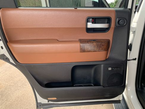 Used 2010 Toyota Sequoia Platinum RWD image 34
