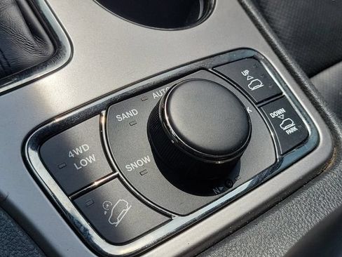 Used 2020 Jeep Grand Cherokee High Altitude AWD/4WD image 19
