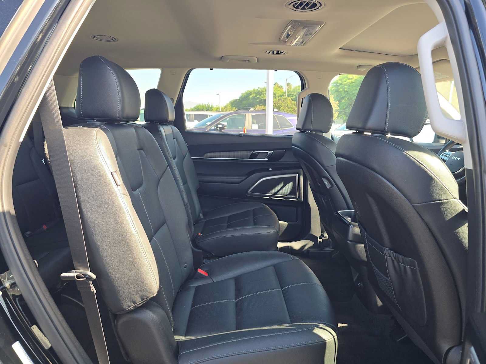 Used 2024 Kia Telluride EX w/ EX Captain's Chair Package FWD image 12