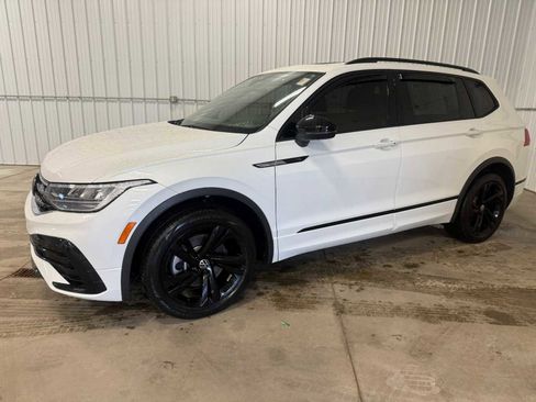 Certified 2023 Volkswagen Tiguan SE R-Line FWD image 2