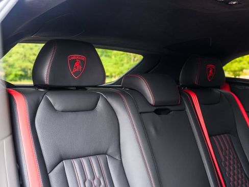 Used 2025 Lamborghini Urus SE AWD/4WD image 54