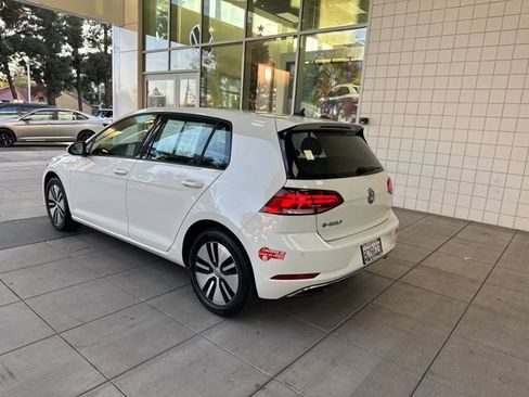 Used 2017 Volkswagen e-Golf SEL Premium image 3