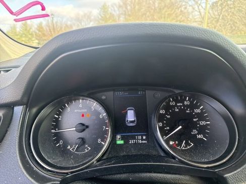 Used 2018 Nissan Rogue SL w/ Premium Package image 15