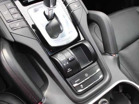 Used 2014 Porsche Cayenne image 18