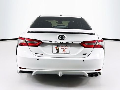 Used 2020 Toyota Camry SE FWD image 8
