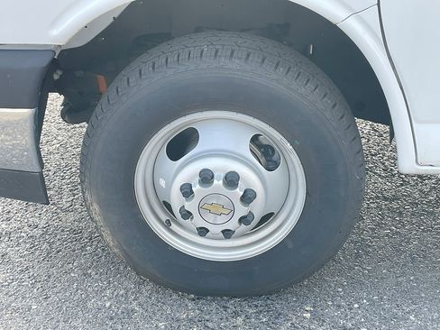 Used 2022 Chevrolet Express 3500 w/ Power Convenience Package image 23