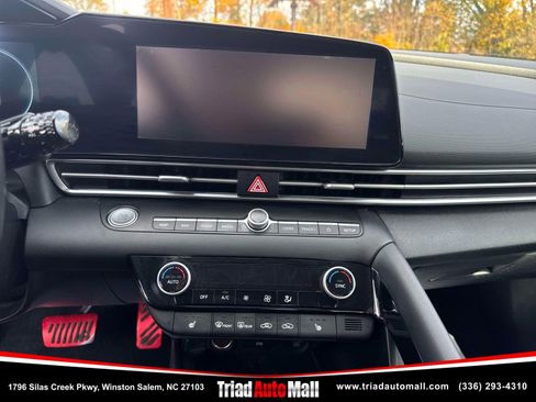 Used 2023 Hyundai Elantra Limited image 18