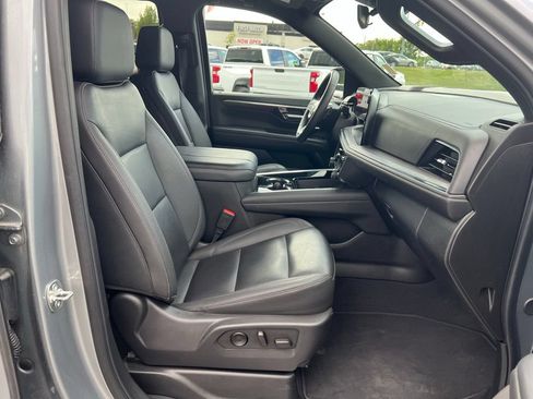 Used 2025 Chevrolet Tahoe LT AWD/4WD image 14