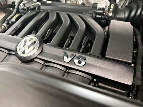 Used 2023 Volkswagen Atlas Cross Sport SEL R-Line AWD/4WD image 34