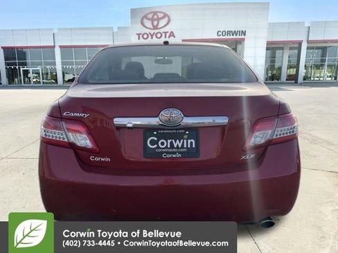 Used 2011 Toyota Camry XLE w/ SE/XLE Extra-Value Pkg image 4