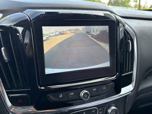 Used 2018 Chevrolet Traverse LT FWD image 20