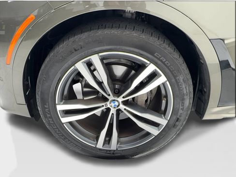 Used 2022 BMW X7 xDrive40i w/ M Sport Package AWD/4WD image 12