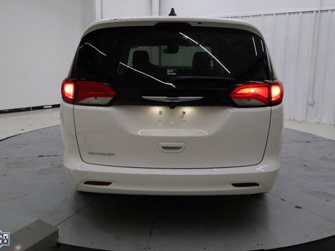 Used 2024 Chrysler Voyager LX image 6